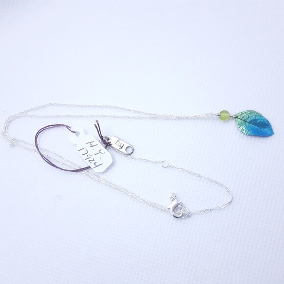 New Holly Yashi leaf necklace - Picture 3 of 16